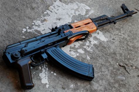Jun 21, 2017 · El nuevo "Cuerno de Chivo". El fusil AK-400 supera a los actuales y más modernos AK-74 y AK-12 en términos de precisión y dispersión de balas. "Los rifles de asalto AK-400 fueron presentados a ... 
